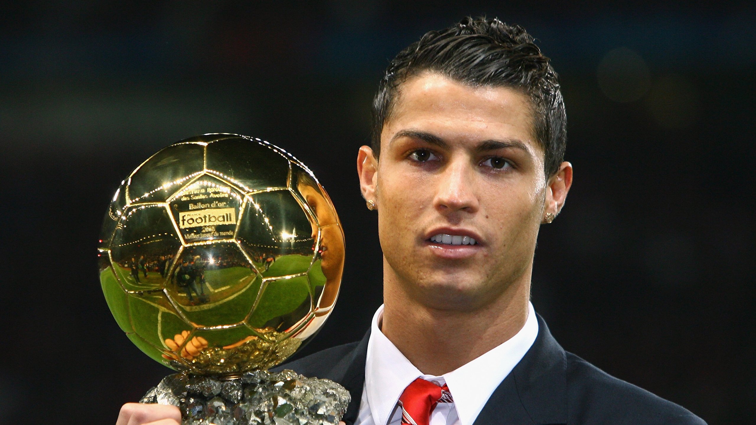 中超裁判争议判罚引热议,中超裁判又出争议判罚